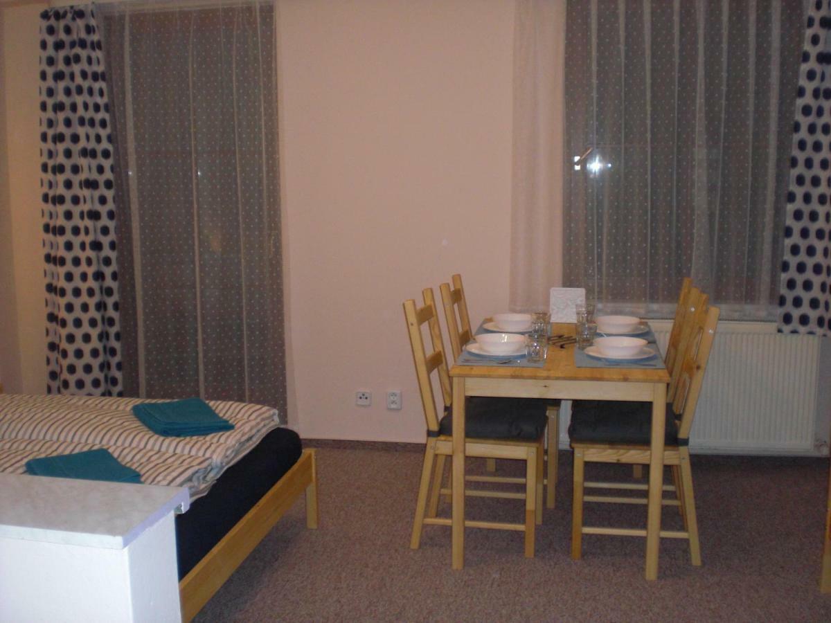 Apartman Pod Klinovcem ヤーヒモフ エクステリア 写真